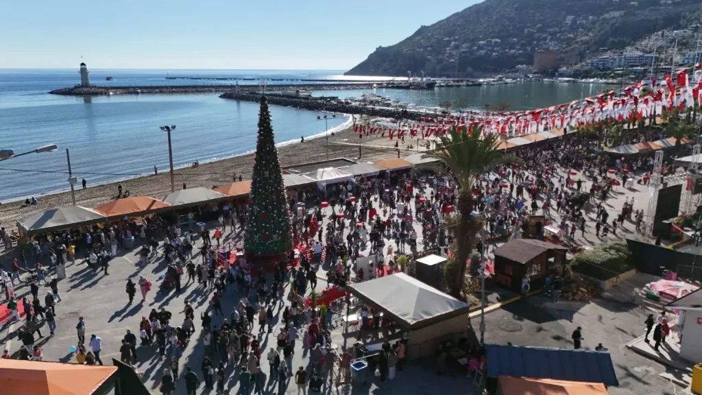 Les vacances de fin d'année stimulent les voyages grâce à des célébrations de week-end prolongés