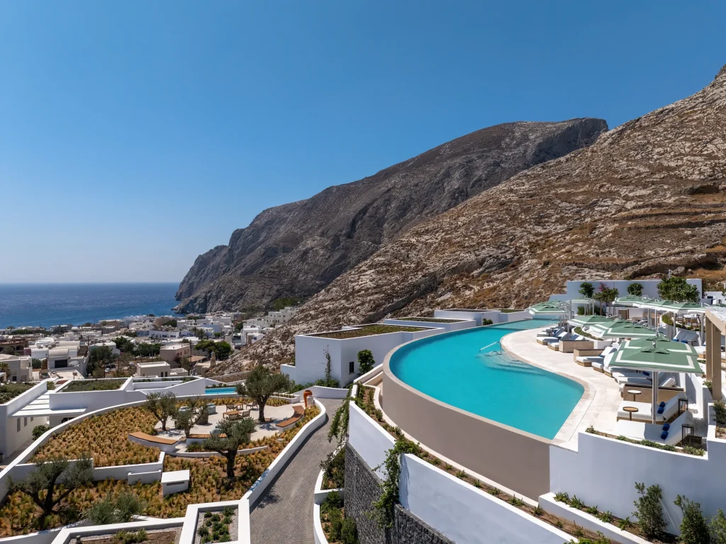LXR Hotels & Resorts s'implante à Santorin avec le Sandblu Sanctuary