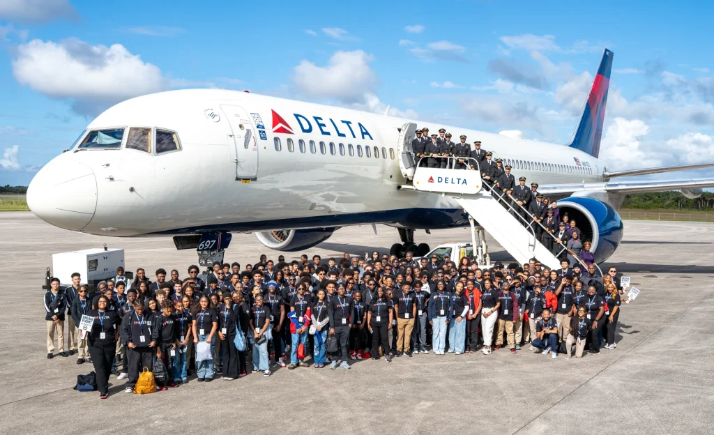 Célébration des 25 ans du vol DREAM de Delta, inspirant les jeunes aviateurs
