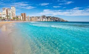 Ruelles vides et plages tranquilles : l'évolution du tourisme à Benidorm