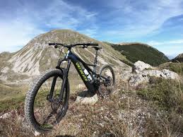 E-바이크 타기가 발칸 산맥에서 접근성과 모험을 향상시킵니다.