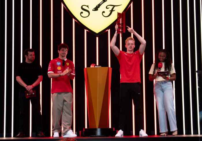 Ferrari World Abu Dhabi Commemora 15 Anni di Innovazione ed Emozione