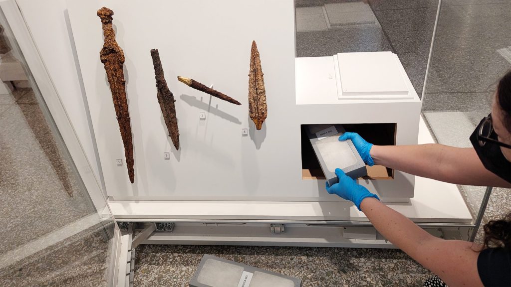 박물관 컬렉션을 보호하는 데 있어서 실리카겔의 필수적인 역할