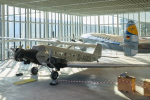 Historické lietadlá Ju 52 a Lockheed Super Star dokončené v hangári spoločnosti Lufthansa Group