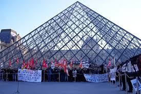 Louvre Workers Extend Strike as Museum Partially Resumes Operations