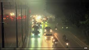 Delhi Faces Travel Disruptions Amid Dense Fog and Low Visibility