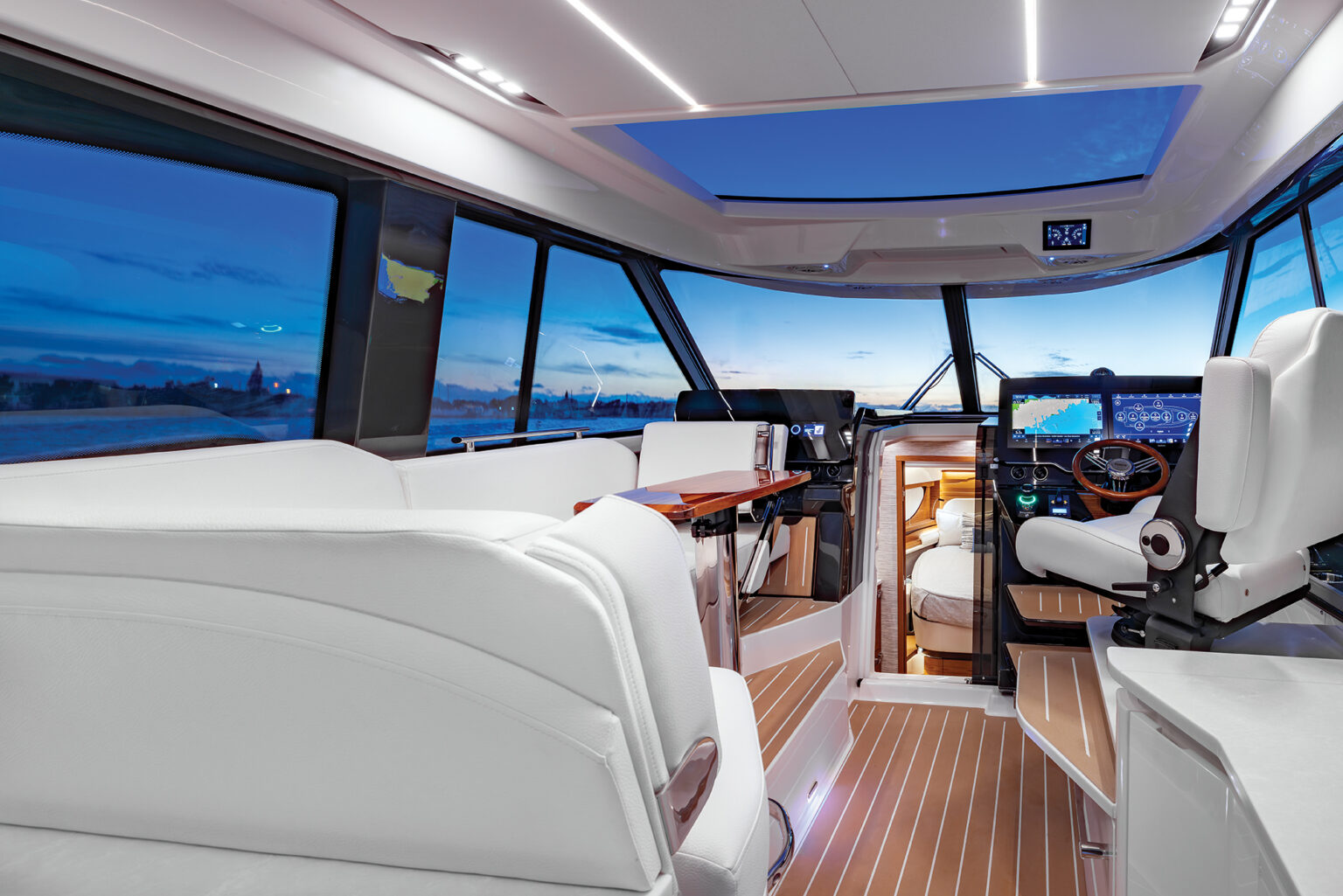 Tiara 39 LE: Compact Express with Big Capabilities