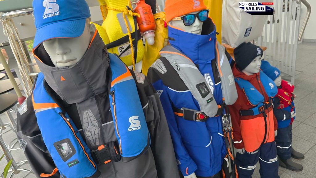 Choosing lifejackets: Newton, classes and real-world use