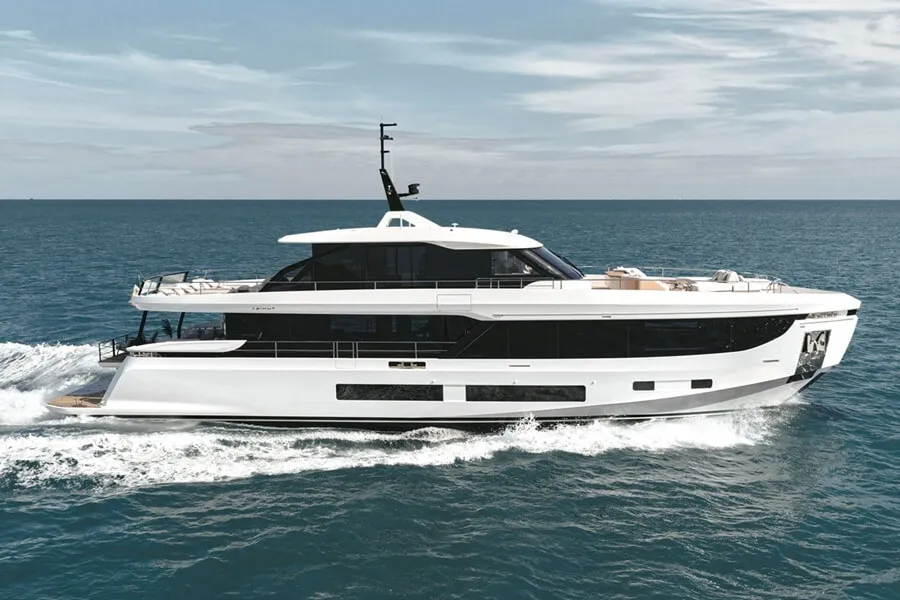 Azimut Grande 30M — Hong Kong Bound