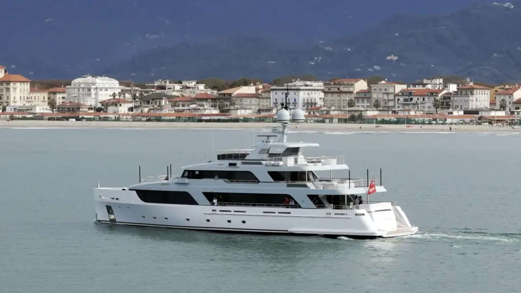Codecasa starts construction of 43m hull F82