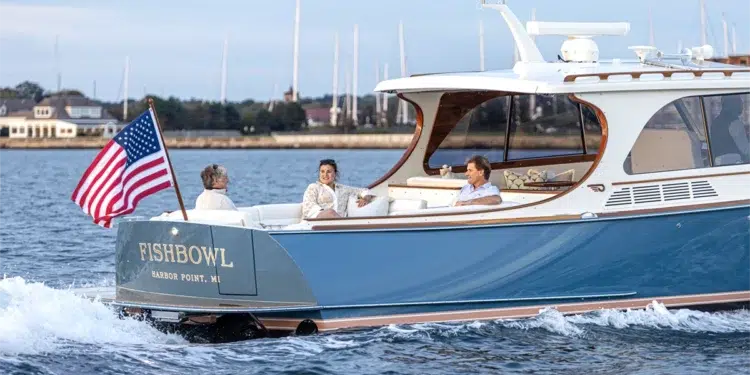 Hinckley Picnic Boat 39 — Quiet Speed, Big Views