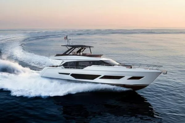 Ferretti Yachts 720 — layout, range and liveability