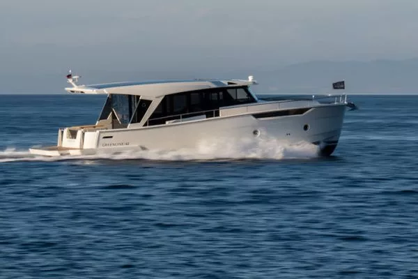 Greenline 42 unveils hybrid propulsion and modular cockpit